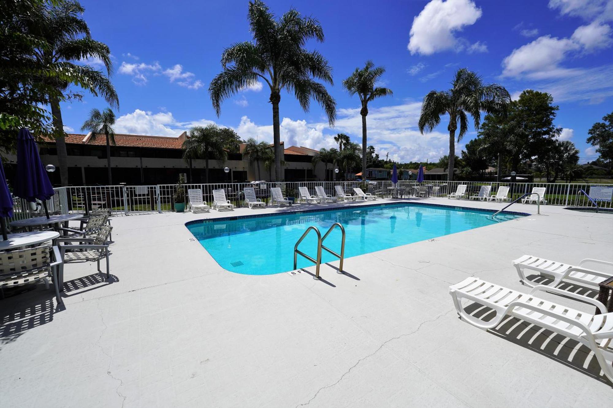 Luxury Condos on Lake Tarpon Palm Harbor Exterior foto